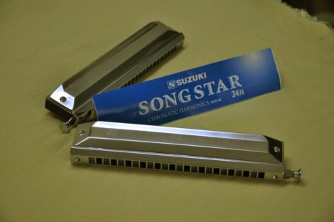 Suzuki SCN-48 Songstar Chromatic Harmonica.